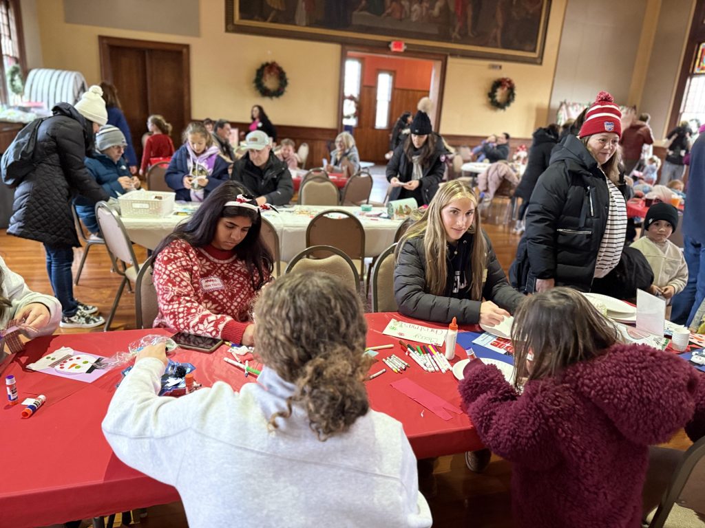 HF Sat crafts w volunteers_00